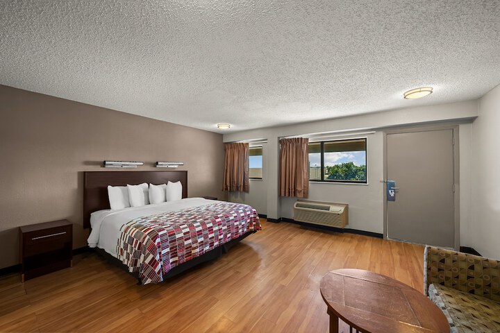 Room 26 of 33