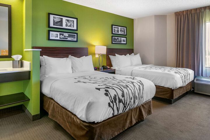 Room 33 of 48