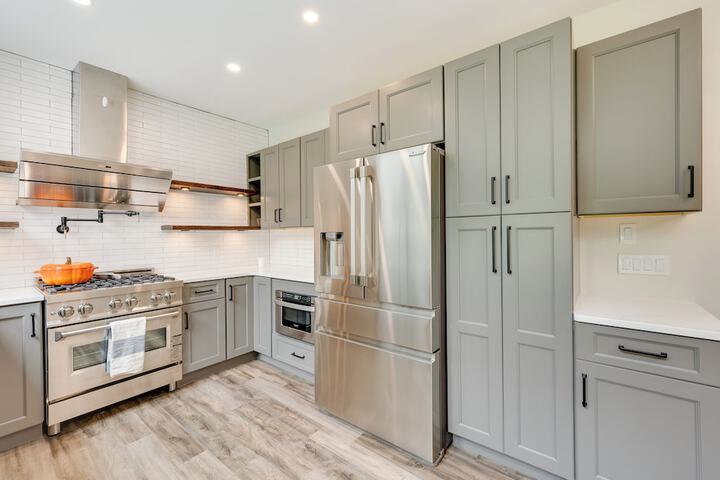 Mid-century Tenney Mountain Condo Near Hiking
