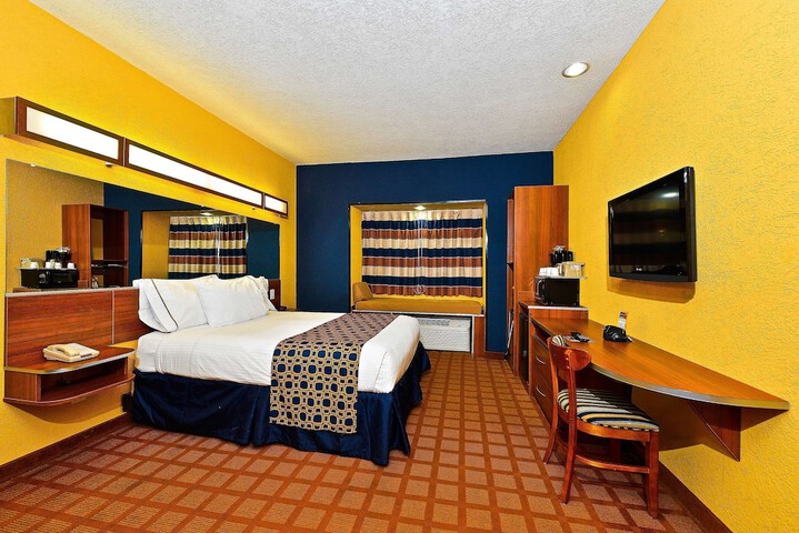 Room 11 of 25
