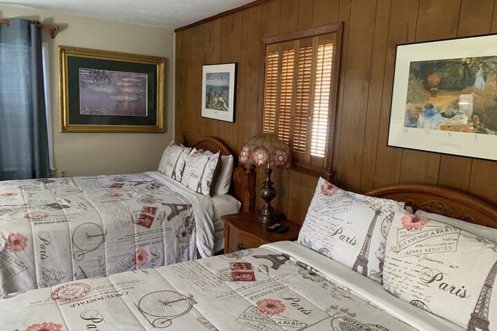 Phillips Historic Motel & Cottages