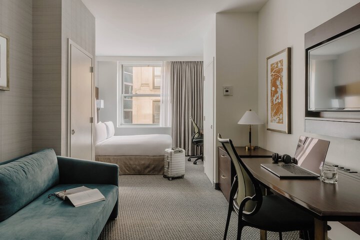Room 27 of 43
