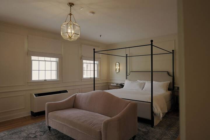 Room 105 of 131
