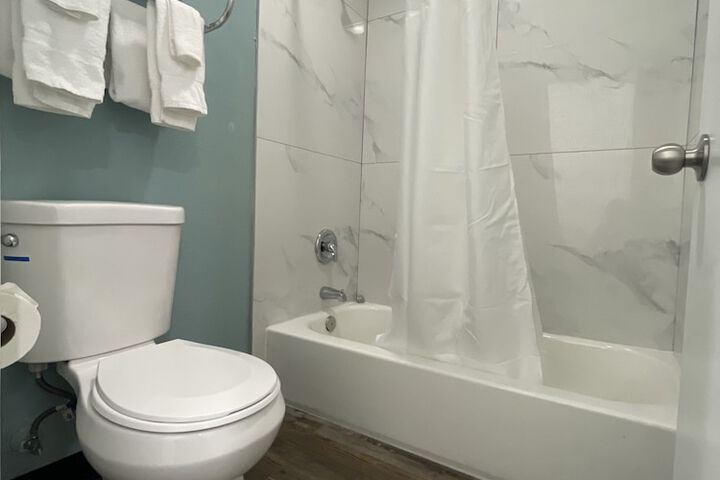 Room 4 of 7