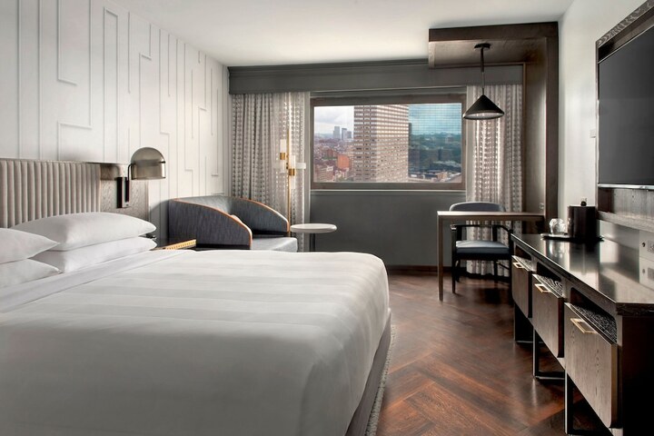 Room 28 of 97