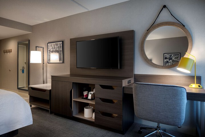 Room 17 of 27