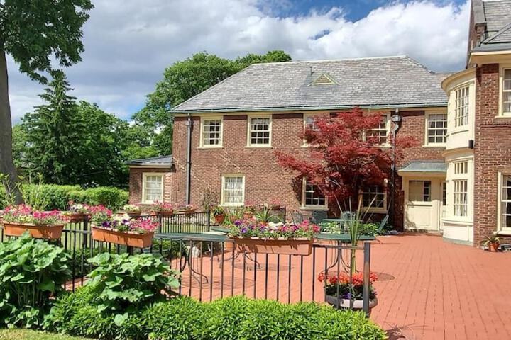 Montague Inn