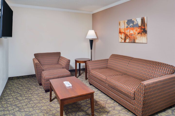 Room 33 of 40