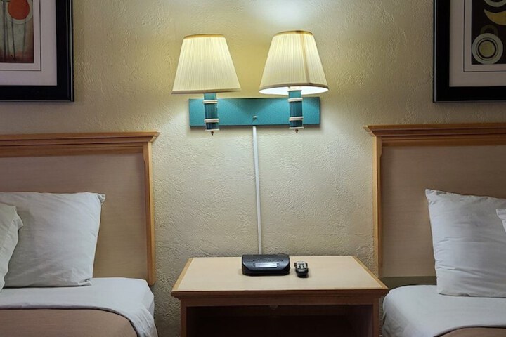 Room 10 of 19