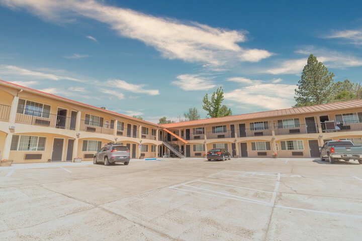 Hotel 7 of 77