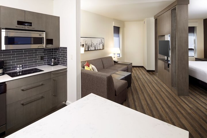 Room 15 of 33
