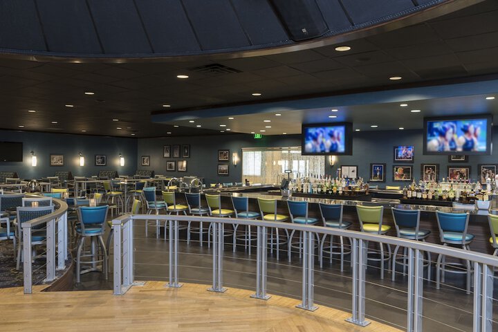 Lounge 44 of 45
