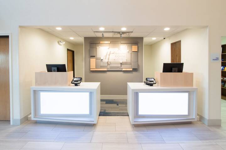 Holiday Inn Express & Suites Worthington by IHG