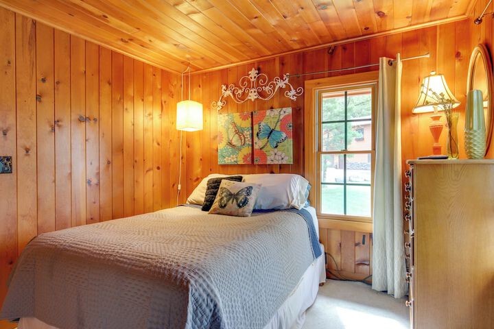 Lakefront Cabin w / Private Dock & Fire Pit!