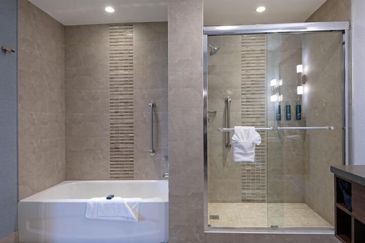 DoubleTree by Hilton Hotel West Edmonton