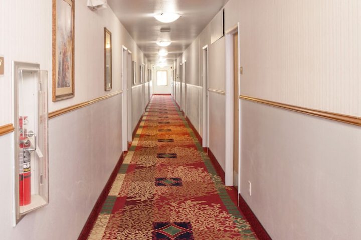 Ballroom/Hall 34 of 38