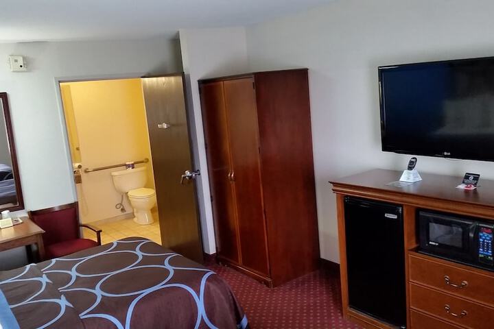 Room 10 of 46