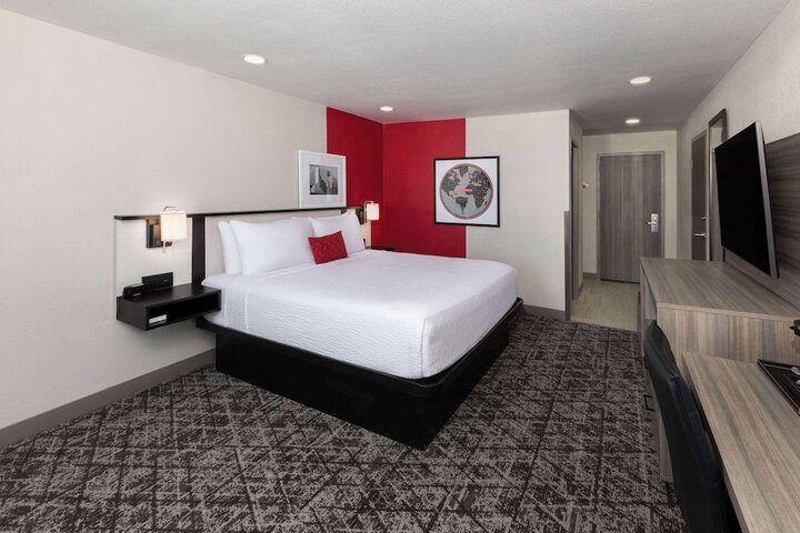 Room 8 of 24
