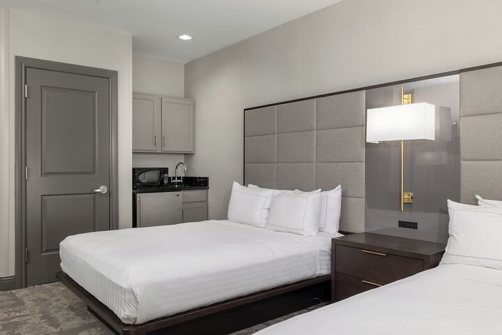 Hilton Promenade at Branson Landing