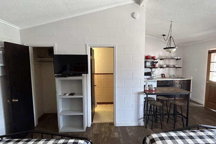 Room 69 of 213