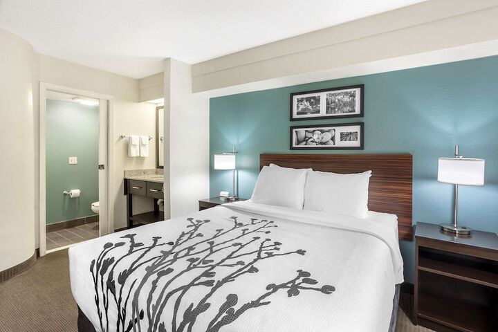 Room 14 of 24