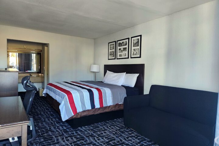 Room 11 of 30