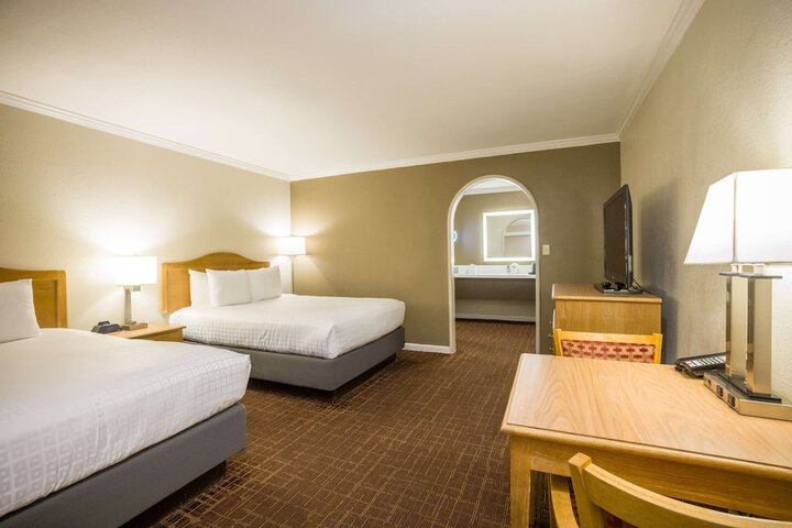 Room 7 of 18