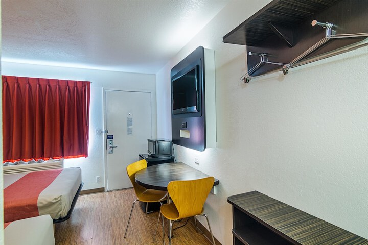 Room 21 of 40