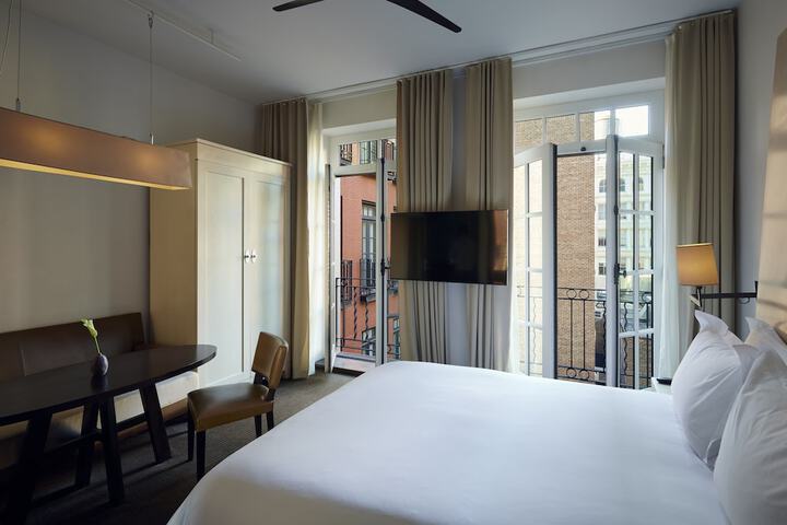 Room 18 of 32