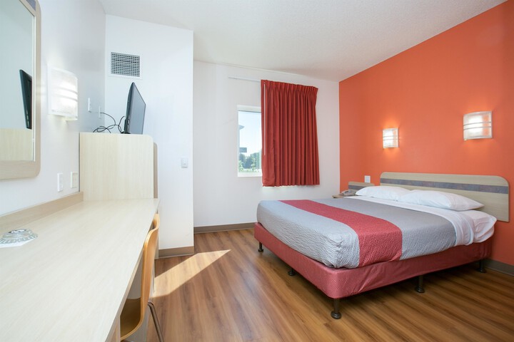Room 28 of 38