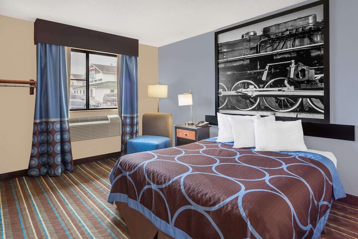 Room 10 of 30
