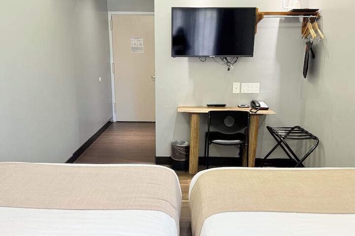 Room 32 of 48