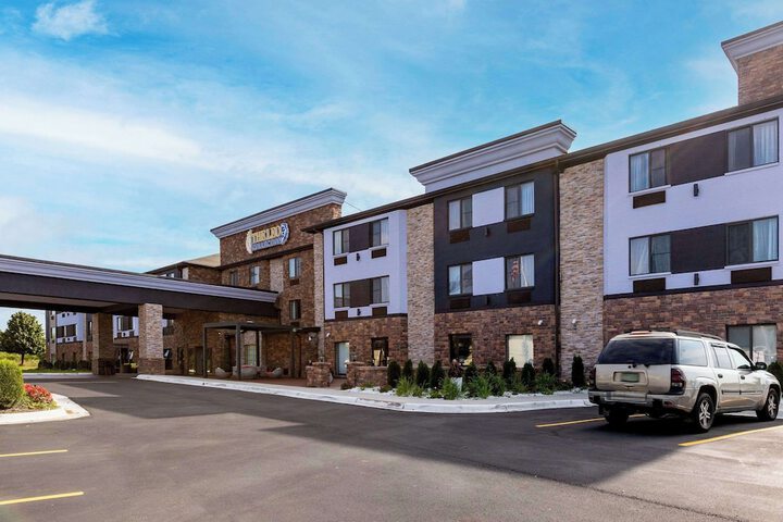 Hotel 5 of 75