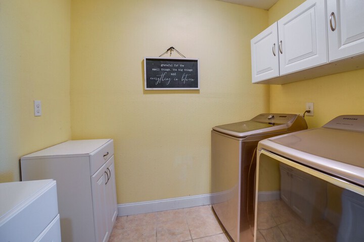Inviting Connellsville Getaway w / Deck!