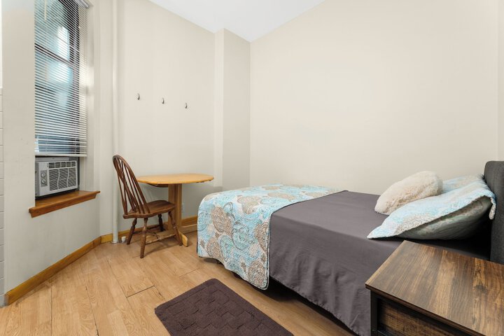 Room 28 of 49