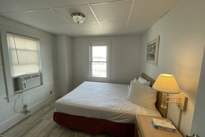 Room 11 of 43