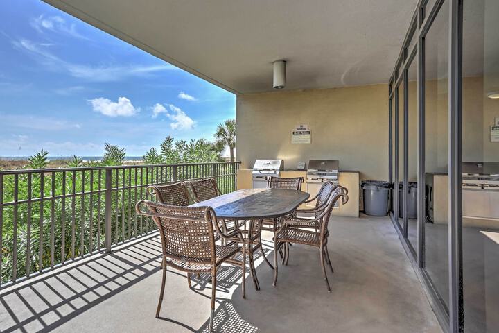 Beachfront Bliss on Dauphin Island w / Pool Access!