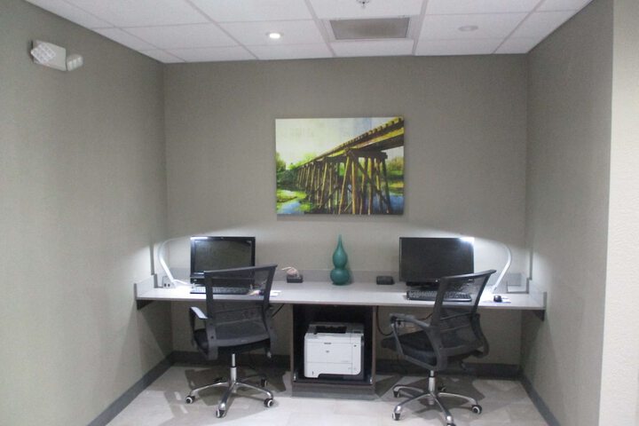 Business Center 28 of 28