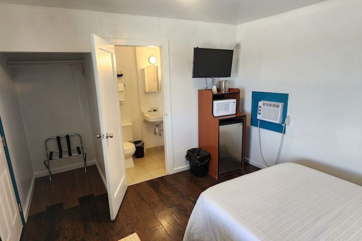 Room 25 of 98