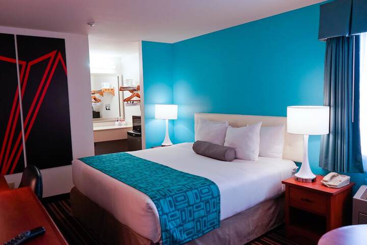 Howard Johnson by Wyndham Salinas