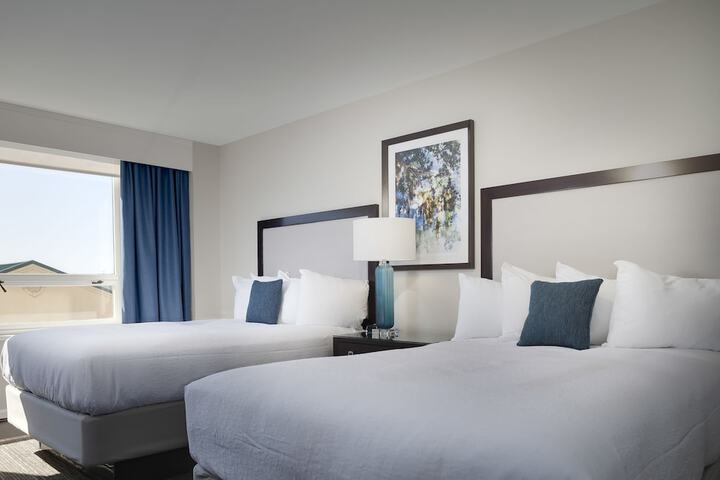 Room 26 of 102