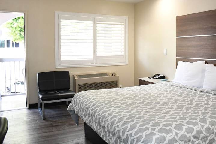 Room 21 of 33