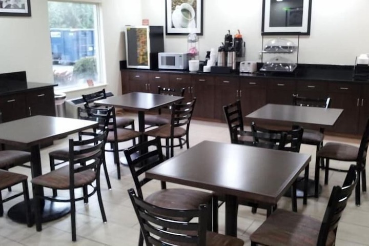 Breakfast/Coffee Service 14 of 18