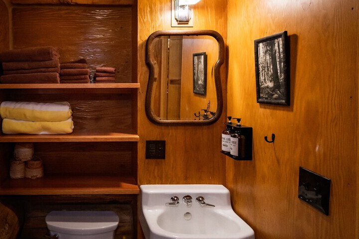 Room 66 of 211