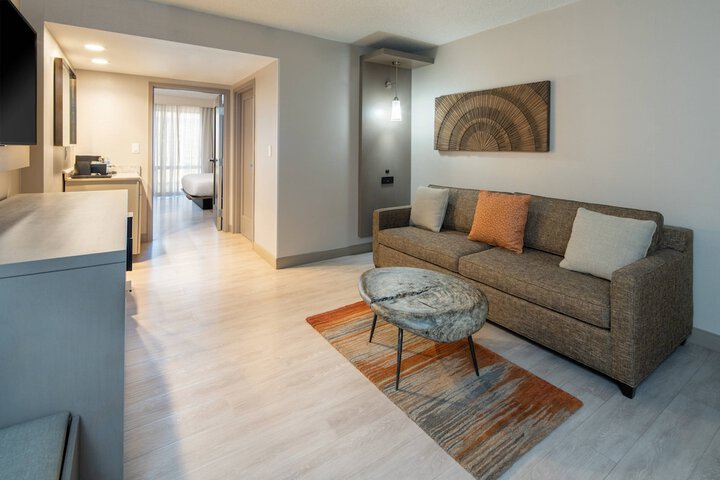 Room 16 of 39