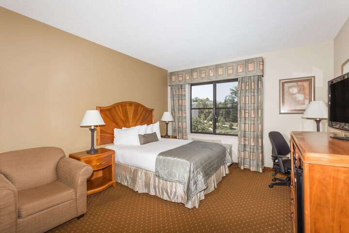 Room 14 of 22