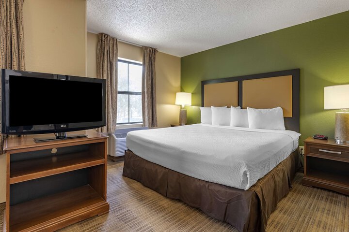 Room 26 of 33
