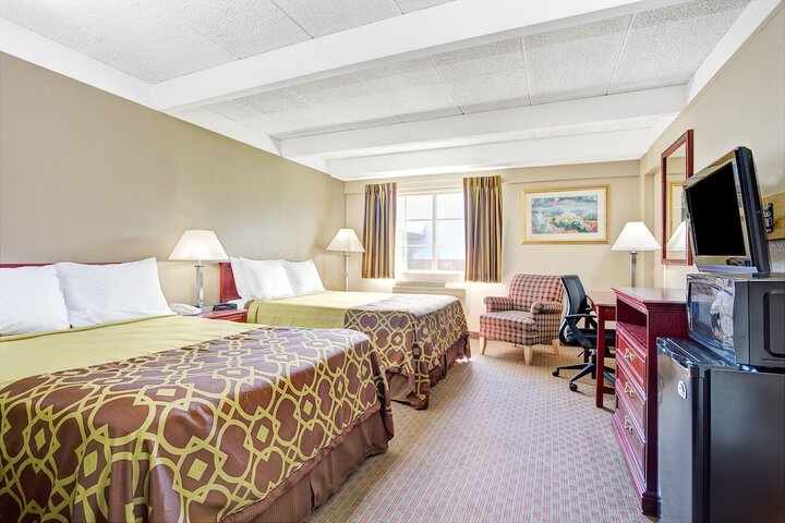 Travelodge by Wyndham Iowa City