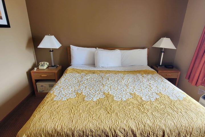 Room 9 of 18