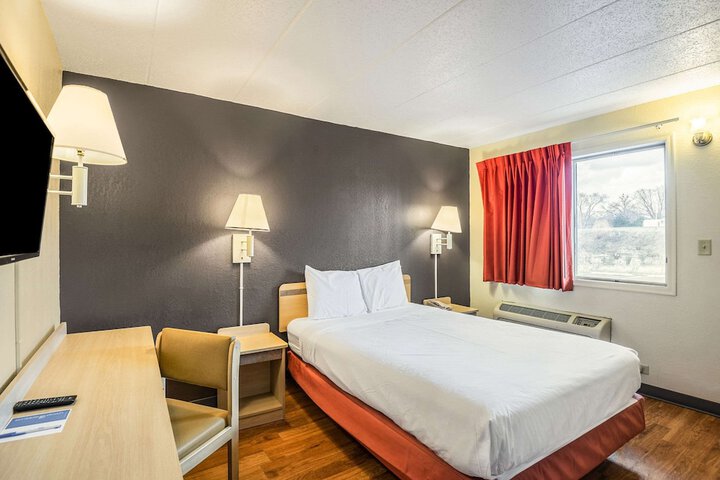 Room 33 of 49